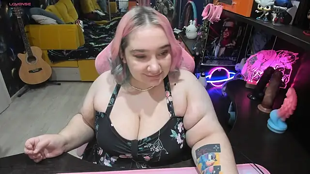 Snapshot of Softie_Sofy chatting on 09-23-25, 01:45 Softie Sofy online show from 09-23-25, 01:45