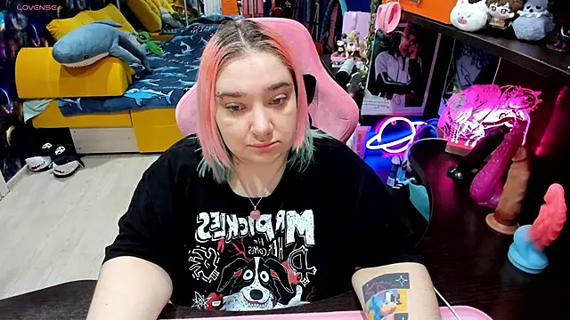 Softie Sofy online show from 02-28-26, 01:05