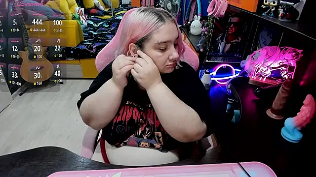 Snapshot of Softie_Sofy chatting on 09-24-25, 03:35 Softie Sofy online show from 09-24-25, 03:35