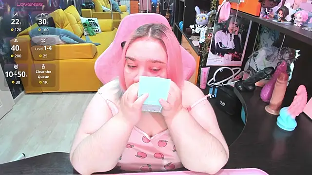 Snapshot of Softie_Sofy chatting on 06-20-26, 02:38 Softie Sofy online show from 06-20-26, 02:38