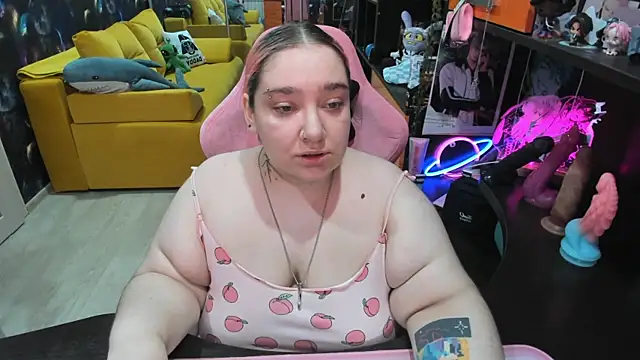 Snapshot of Softie_Sofy chatting on 06-25-26, 06:29 Softie Sofy online show from 06-25-26, 06:29