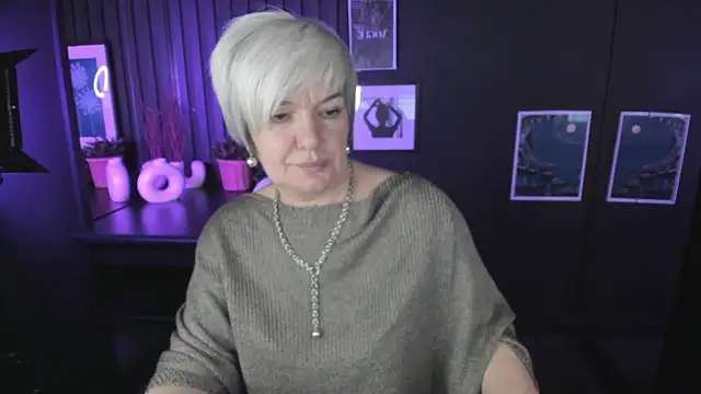 Snapshot of CarmenSoft chatting on 10-24-25, 08:41 CarmenSoft online show from 10-24-25, 08:41