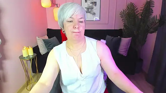 Snapshot of CarmenSoft chatting on 02-19-25, 12:25 CarmenSoft online show from 02-19-25, 12:25