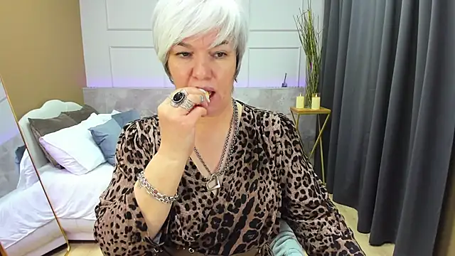 Snapshot of CarmenSoft chatting on 02-02-25, 12:30 CarmenSoft online show from 02-02-25, 12:30