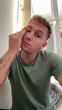 Snapshot of Oliver18k chatting on 10-30-25, 01:09 Oliver18k online show from 10-30-25, 01:09