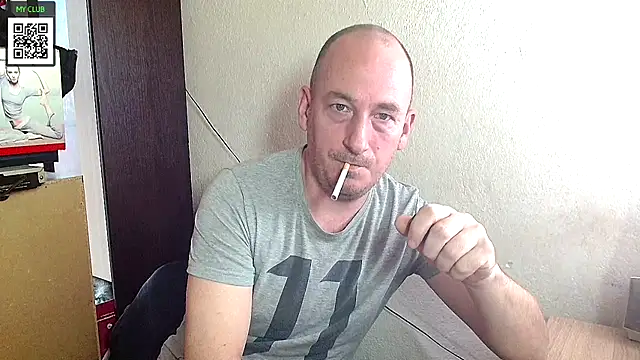Snapshot of Johan___Barker chatting on 02-10-25, 02:16 Johan   Barker online show from 02-10-25, 02:16