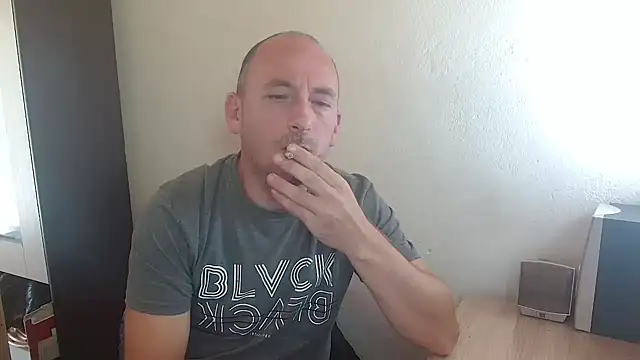 Snapshot of Johan___Barker chatting on 09-21-25, 09:36 Johan   Barker online show from 09-21-25, 09:36