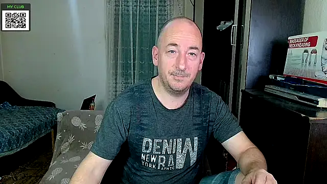 Snapshot of Johan___Barker chatting on 02-04-25, 06:36 Johan   Barker online show from 02-04-25, 06:36