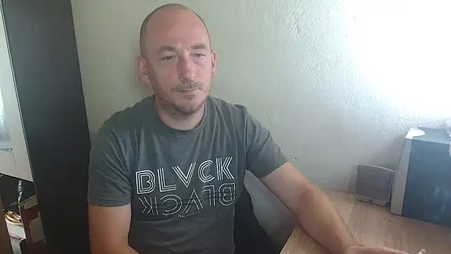 Snapshot of Johan___Barker chatting on 09-30-25, 10:43 Johan   Barker online show from 09-30-25, 10:43