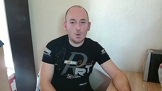 Johan   Barker online show from 01-12-26, 12:01