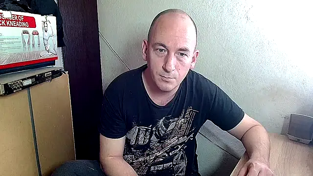 Snapshot of Johan___Barker chatting on 02-05-25, 02:26 Johan   Barker online show from 02-05-25, 02:26