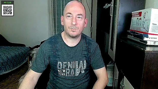 Snapshot of Johan___Barker chatting on 02-17-25, 07:04 Johan   Barker online show from 02-17-25, 07:04