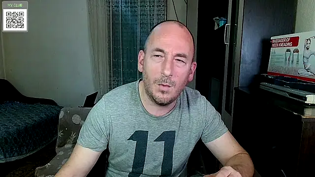 Snapshot of Johan___Barker chatting on 03-12-25, 06:40 Johan   Barker online show from 03-12-25, 06:40