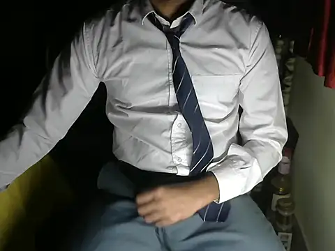 aloneboy1996 online show from 12-18-25, 06:23