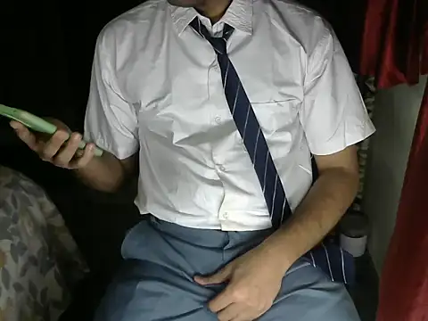 aloneboy1996 online show from 10-27-25, 07:04