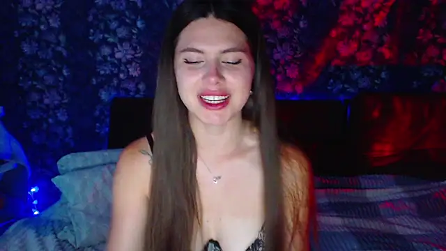 Snapshot of ViollinaLove chatting on 06-25-26, 04:54 ViollinaLove online show from 06-25-26, 04:54