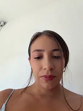 Snapshot of Hall_16 chatting on 06-18-26, 04:45 Hall 16 online show from 06-18-26, 04:45