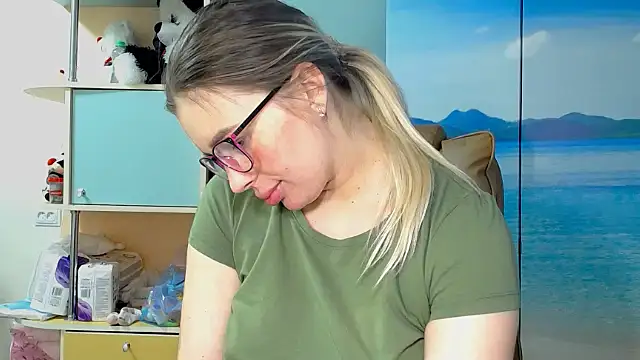 Snapshot of miaa_sunn chatting on 12-14-25, 12:44 miaa sunn online show from 12-14-25, 12:44