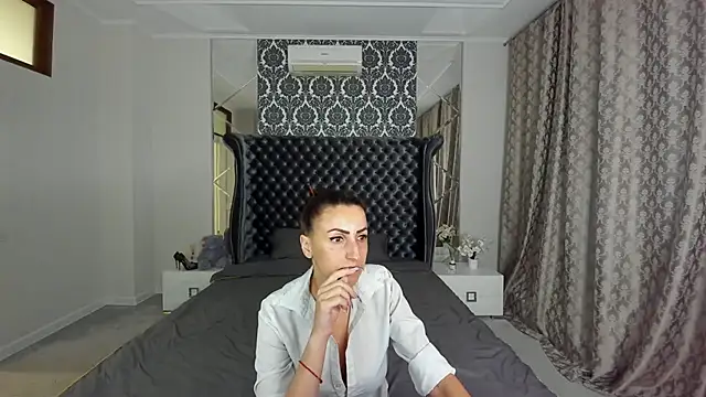 Rebecca Diamond online show from 10-06-25, 05:19