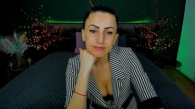 Rebecca Diamond online show from 03-18-25, 06:39