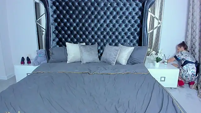 Rebecca Diamond online show from 11-23-25, 06:01