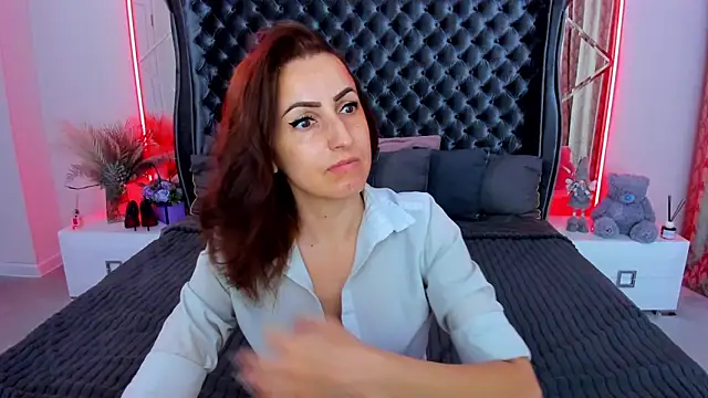 Snapshot of Rebecca_Diamond chatting on 05-18-26, 05:45 Rebecca Diamond online show from 05-18-26, 05:45