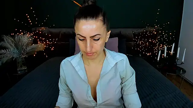 Rebecca Diamond online show from 02-22-26, 07:00