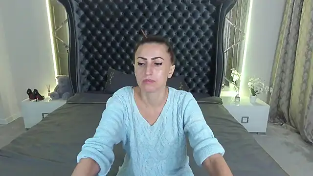 Rebecca Diamond online show from 10-28-25, 06:01