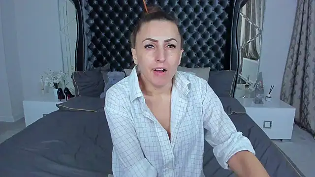 Rebecca Diamond online show from 02-01-26, 06:11