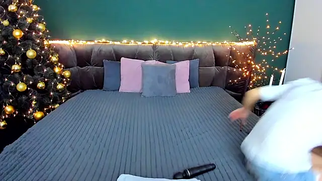 Rebecca Diamond online show from 12-16-25, 07:12