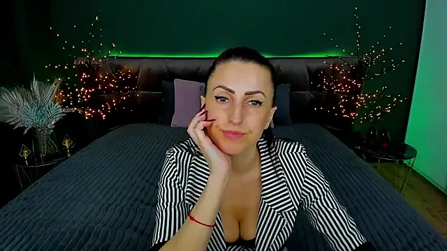 Rebecca Diamond online show from 03-18-25, 09:45