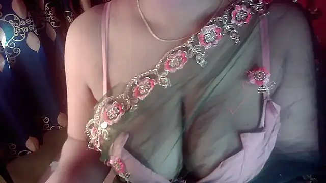 Snapshot of banglarani880 chatting on 10-17-25, 03:43 banglarani880 online show from 10-17-25, 03:43
