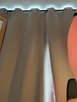 curchez  online show from 11-13-25, 07:18