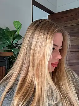 curchez  online show from 04-08-26, 08:21