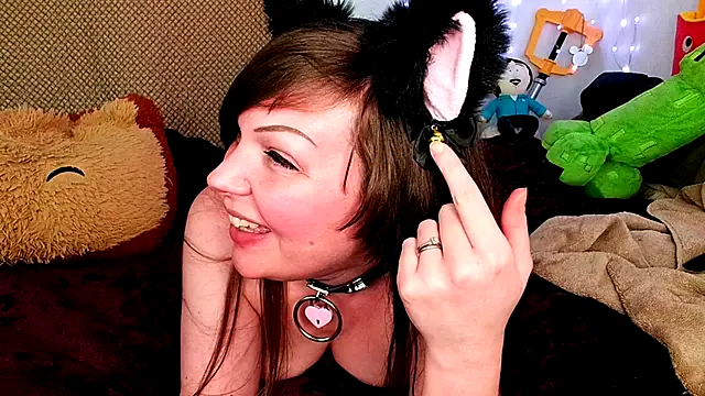 GamerGirlRoxyAndLee online show from 01-28-25, 01:08
