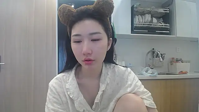 Asiagirll online show from 05-12-26, 01:57