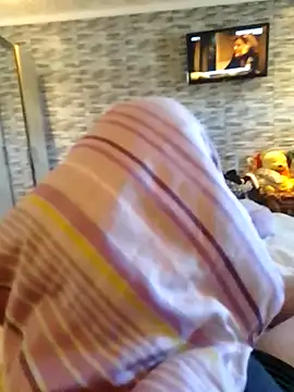 Snapshot of Rolandxxxr chatting on 02-27-26, 01:44 Rolandxxxr online show from 02-27-26, 01:44