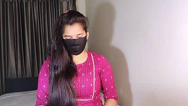 Snapshot of YourLovelyQueen chatting on 01-25-25, 04:34 YourLovelyQueen online show from 01-25-25, 04:34