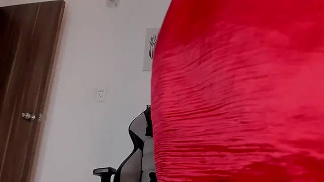 Hanna Risso online show from 11-28-25, 04:40