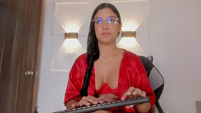 Hanna Risso online show from 05-20-26, 06:16