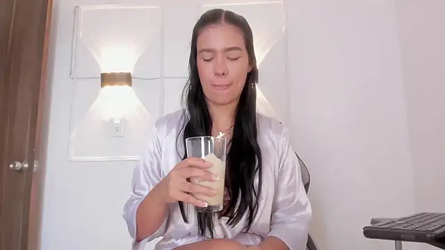 Hanna Risso online show from 03-21-26, 06:12