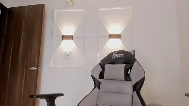 Hanna Risso online show from 03-27-26, 05:47