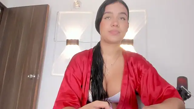 Hanna Risso online show from 06-12-26, 05:10