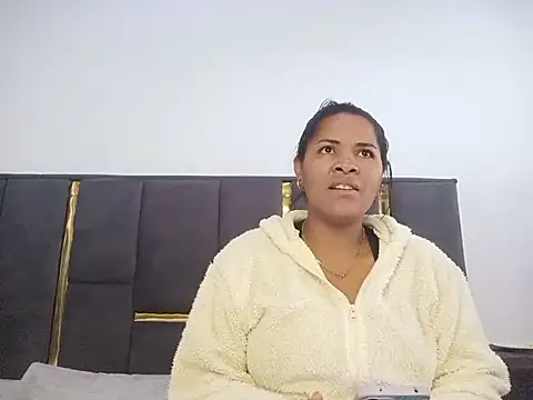 Snapshot of aleixane chatting on 07-18-26, 07:17 aleixane online show from 07-18-26, 07:17