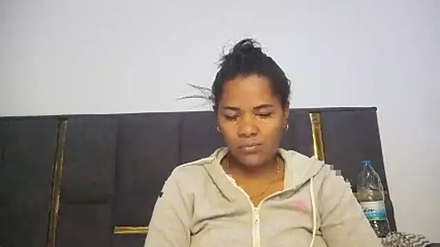 Snapshot of aleixane chatting on 06-18-26, 02:22 aleixane online show from 06-18-26, 02:22