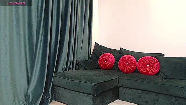 natasha-bigas online show from 05-18-26, 07:51