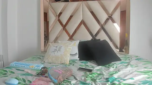 Snapshot of elena_mature chatting on 02-23-26, 06:19 elena mature online show from 02-23-26, 06:19