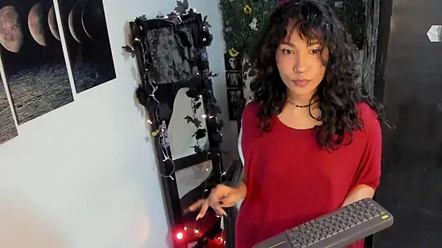 Mary Rosse1 online show from 11-13-25, 07:18