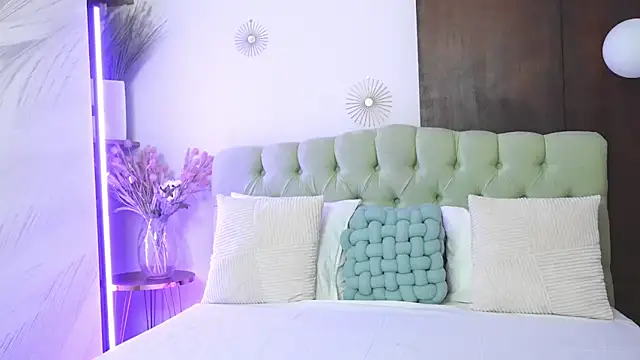 Britney Lynn online show from 09-29-25, 03:57