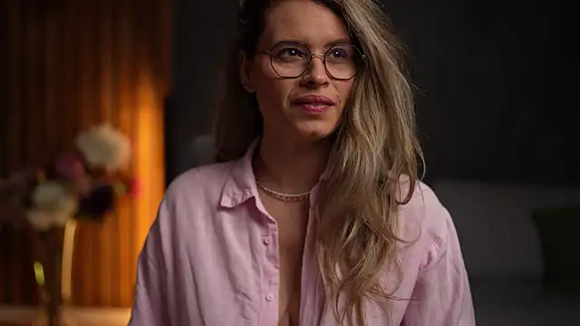 BrandyWhite online show from 12-21-25, 04:58